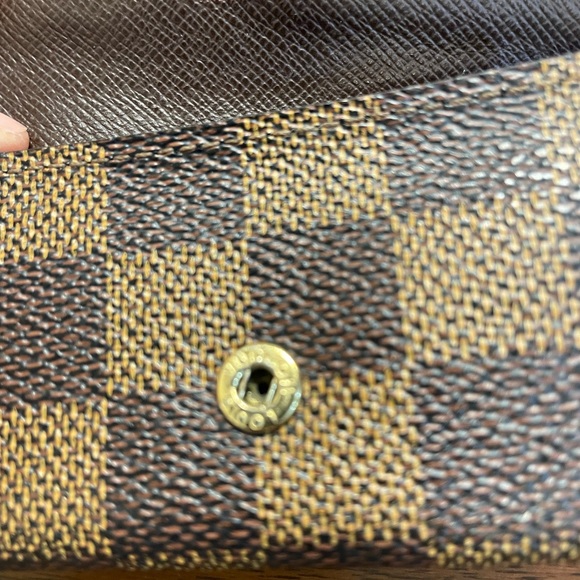 Clearance! Authentic Louise Vuitton Damier Ebony Key Holder. - Picture 11 of 13